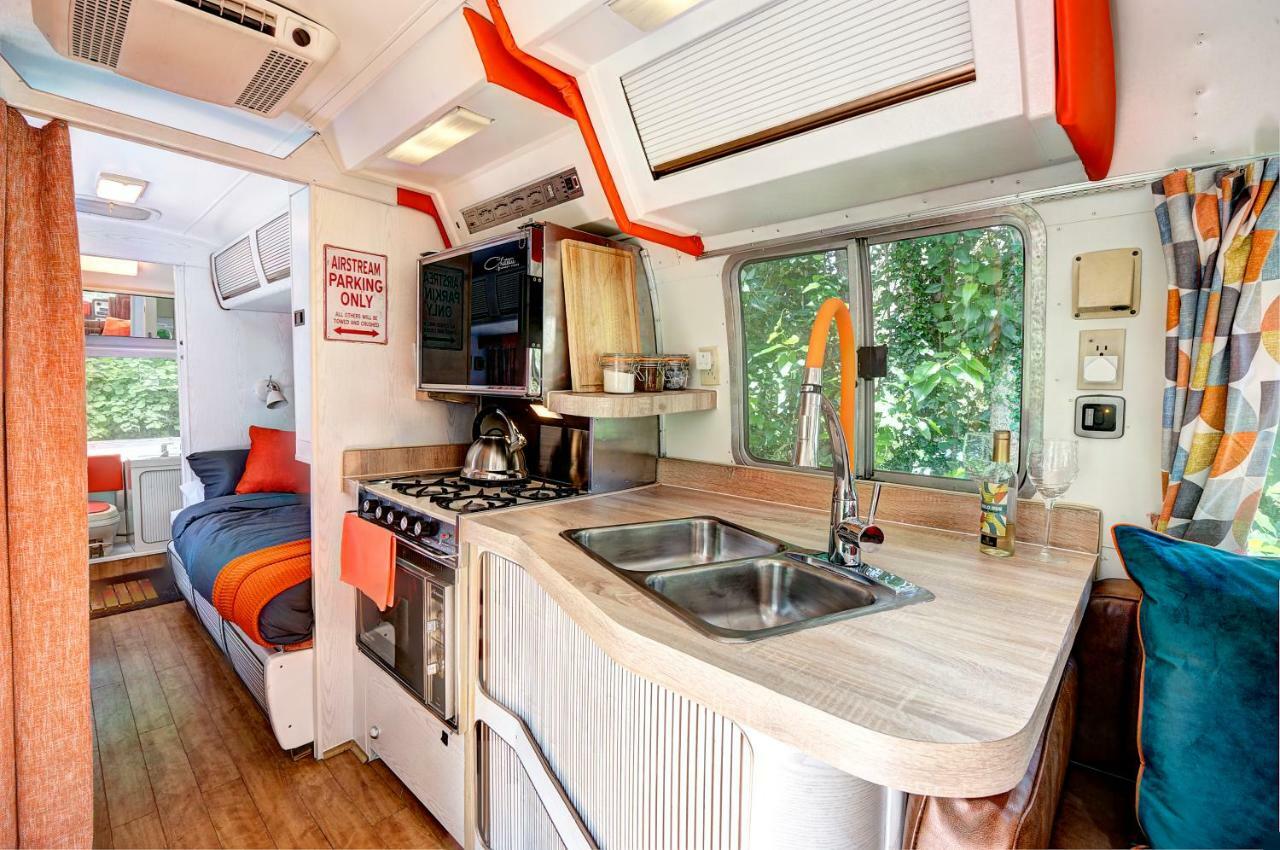 Glamping 1970 American Airstream Motorhome Ponsanooth Екстер'єр фото