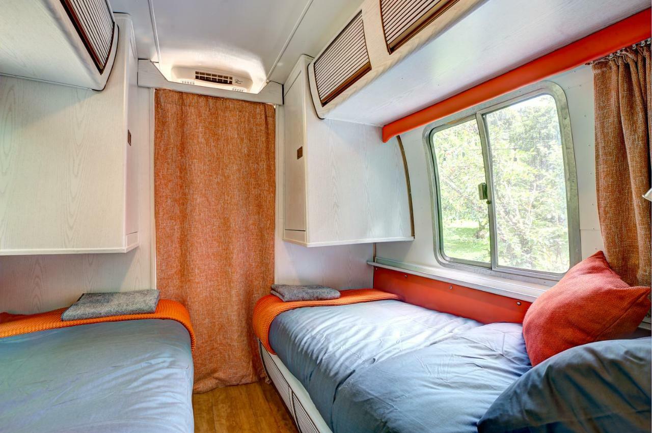 Glamping 1970 American Airstream Motorhome Ponsanooth Екстер'єр фото