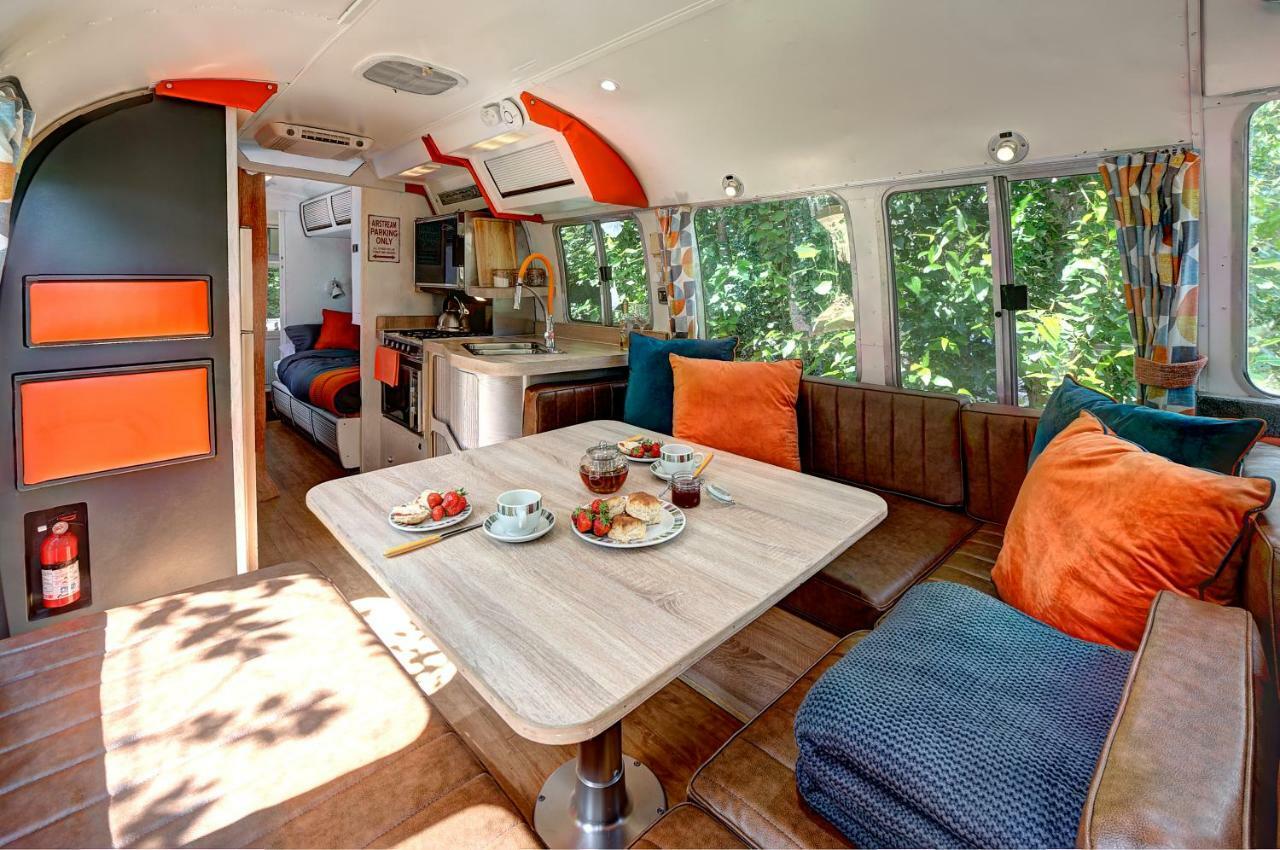 Glamping 1970 American Airstream Motorhome Ponsanooth Екстер'єр фото